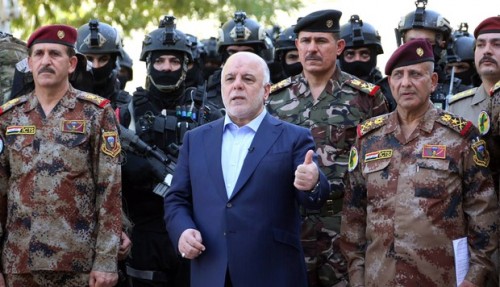 Le Premier Ministre Haïder Al-Abadi entouré des chefs de l’armée irakienne